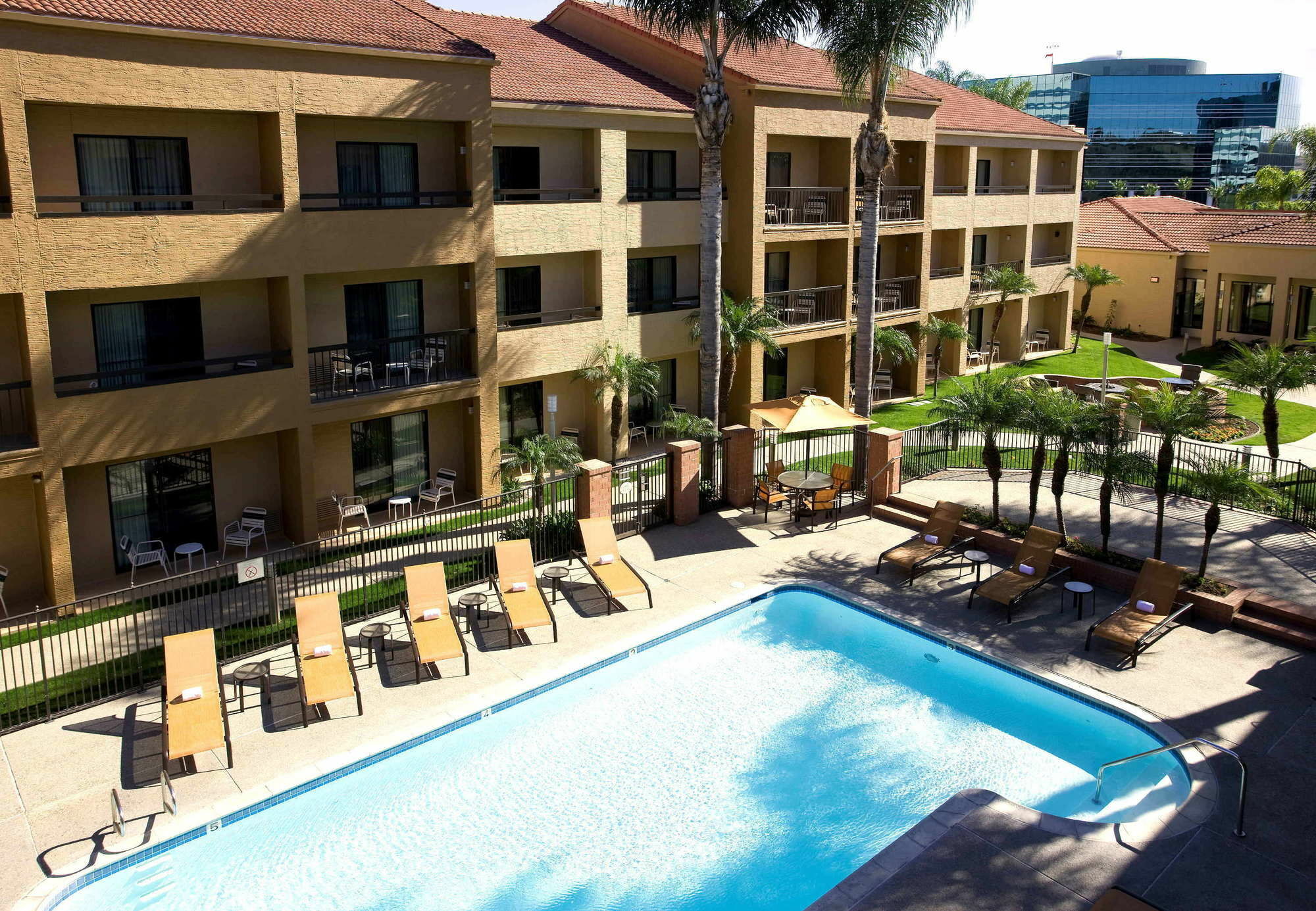 Courtyard By Marriott San Diego Sorrento Valley Exterior foto